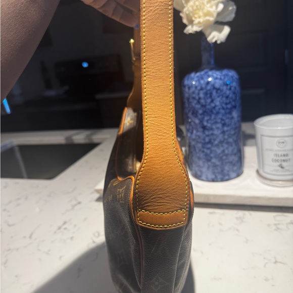 Louis Vuitton Croissant MM Bag - Picture 6 of 11